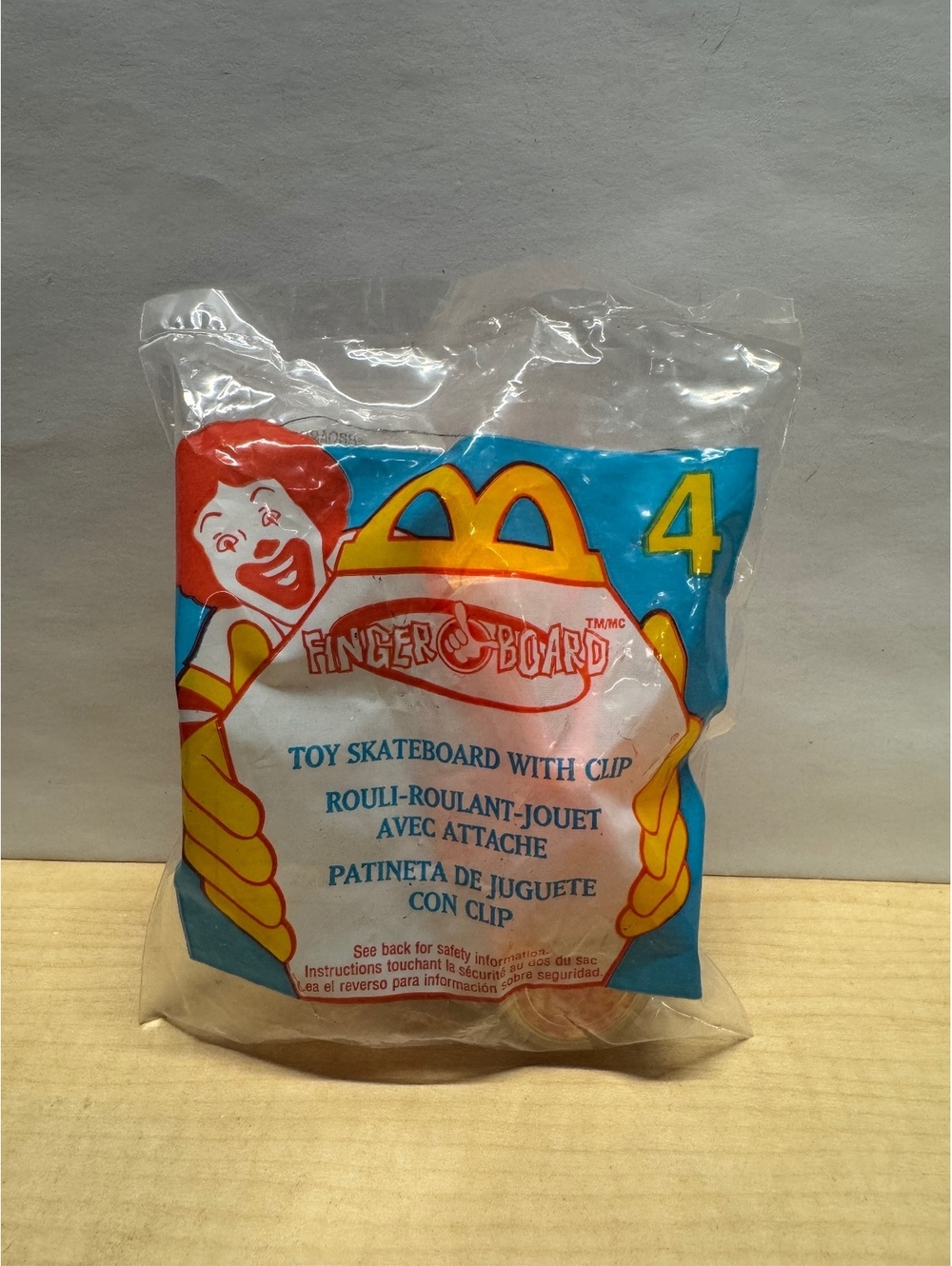 2000 McDonald's Finger Board Toy 4 Toy Skateboard w/Clip NIB